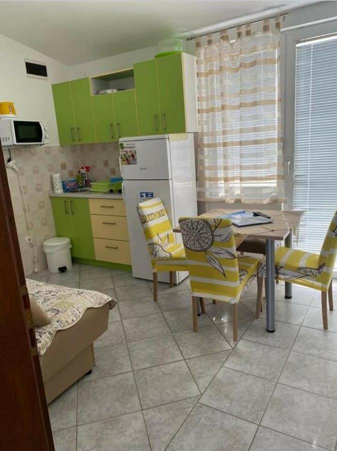 N.N Apartment วีร์ ภายนอก รูปภาพ