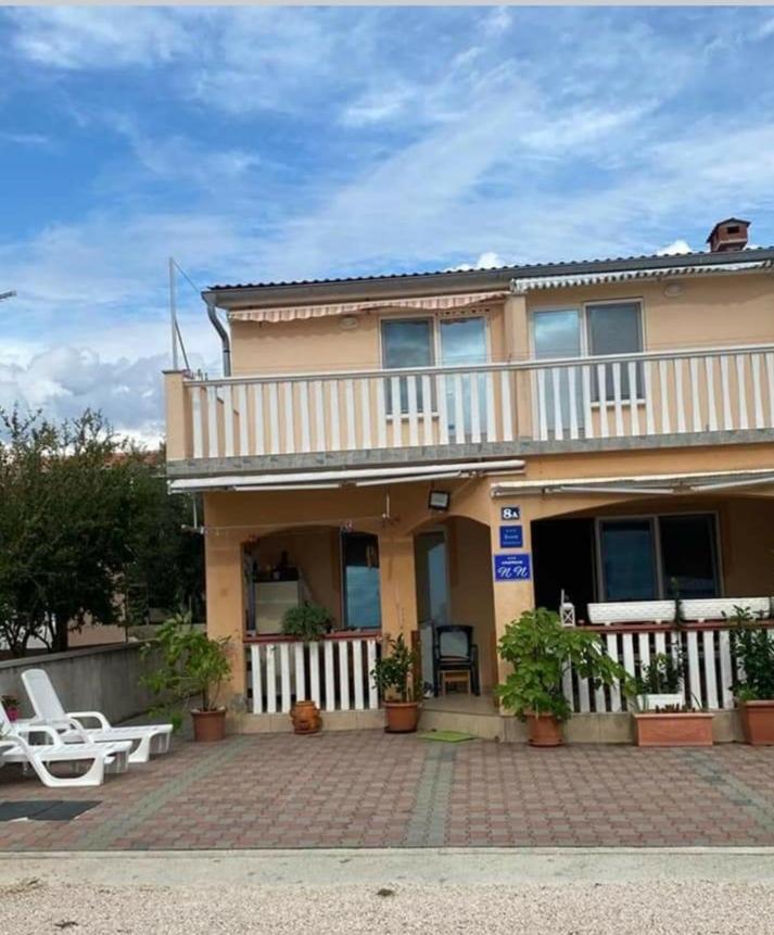 N.N Apartment วีร์ ภายนอก รูปภาพ
